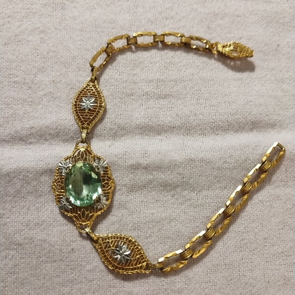 Jewelry - Elegant Gold tone Bracelet with Green Gemstone